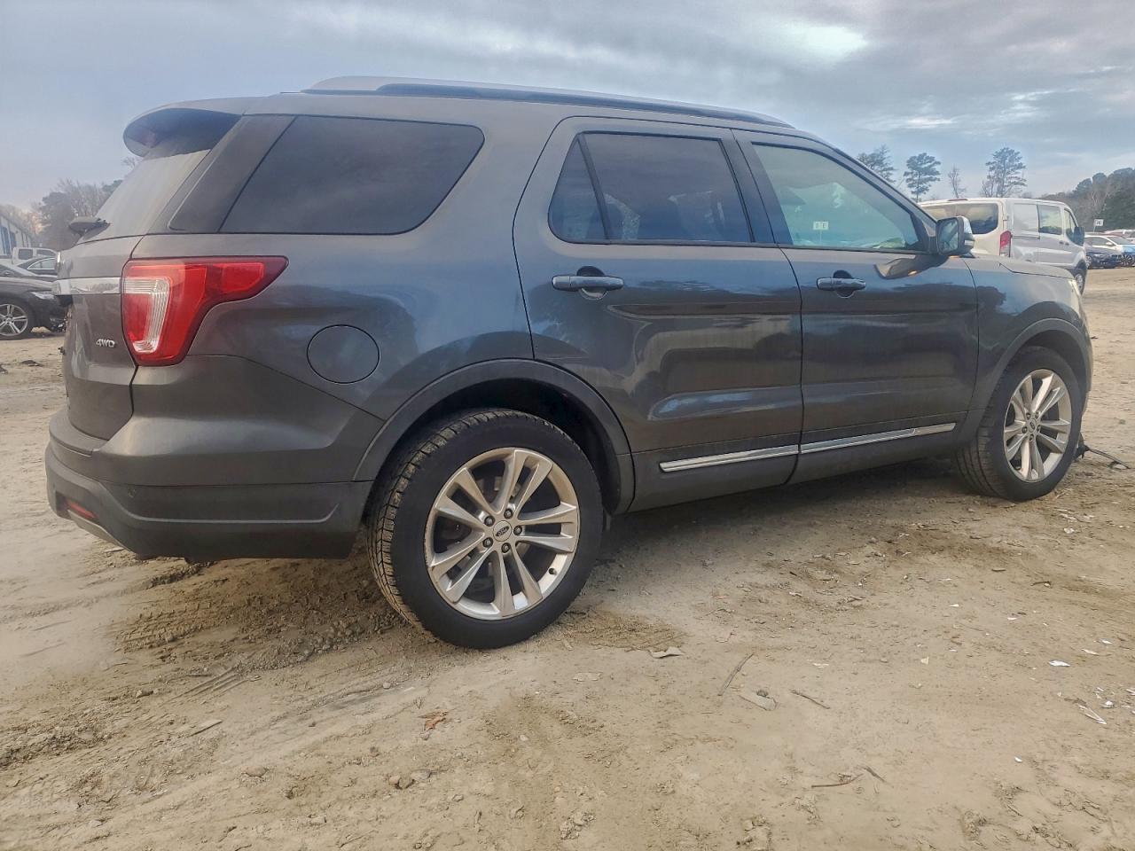 2019 Ford Explorer Xlt - Image 3