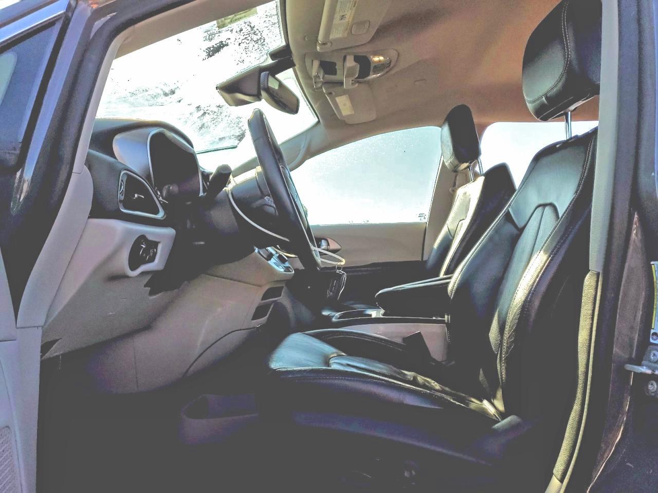 2022 Chrysler Pacifica Touring L - Image 7