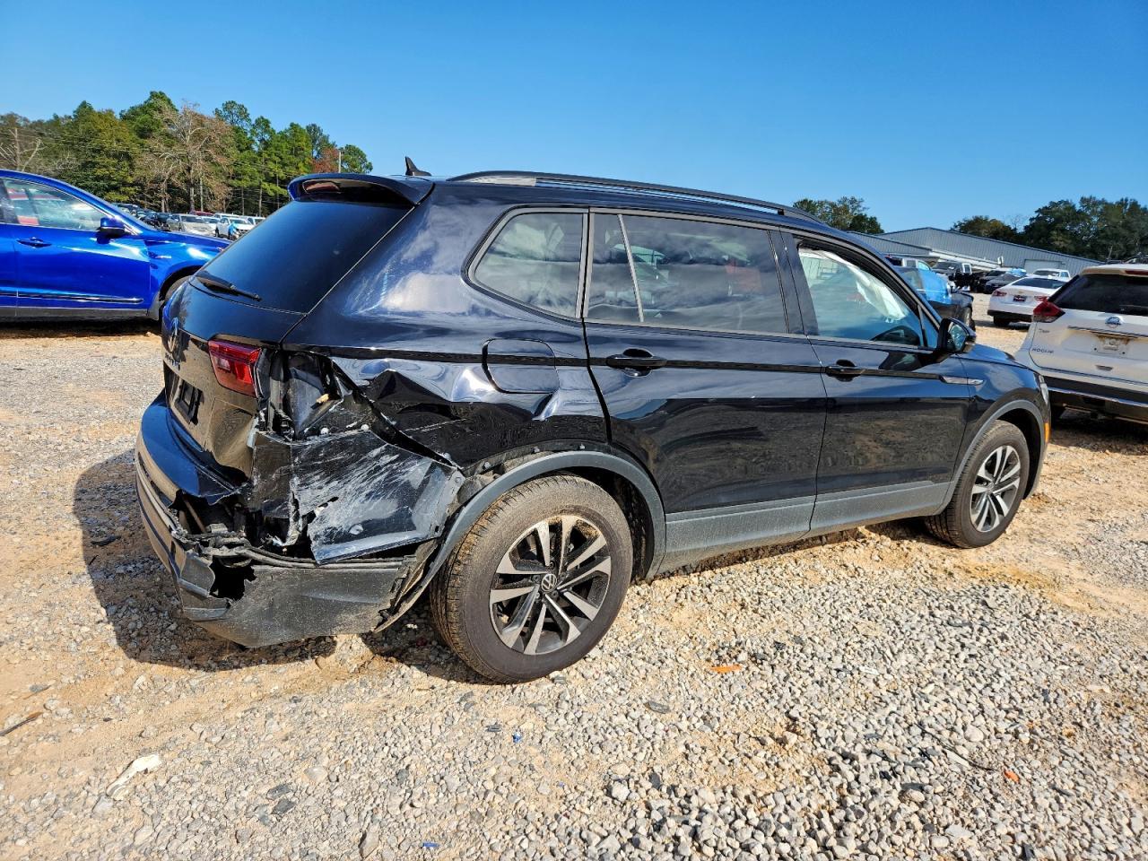 2023 Volkswagen Tiguan S - Фото 3