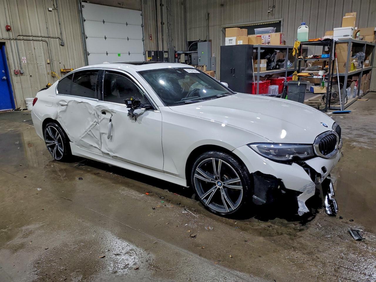2021 BMW 330Xi - Фото 4