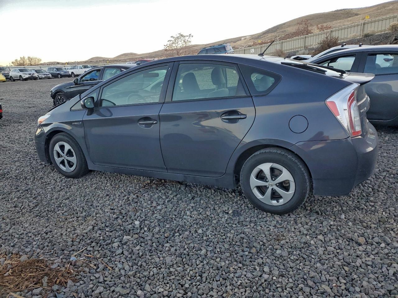 2015 Toyota Prius - Фото 2