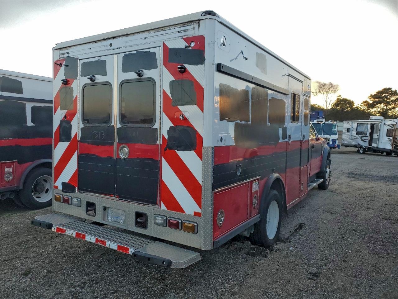 2017 Ford F550 Super Duty - Image 3