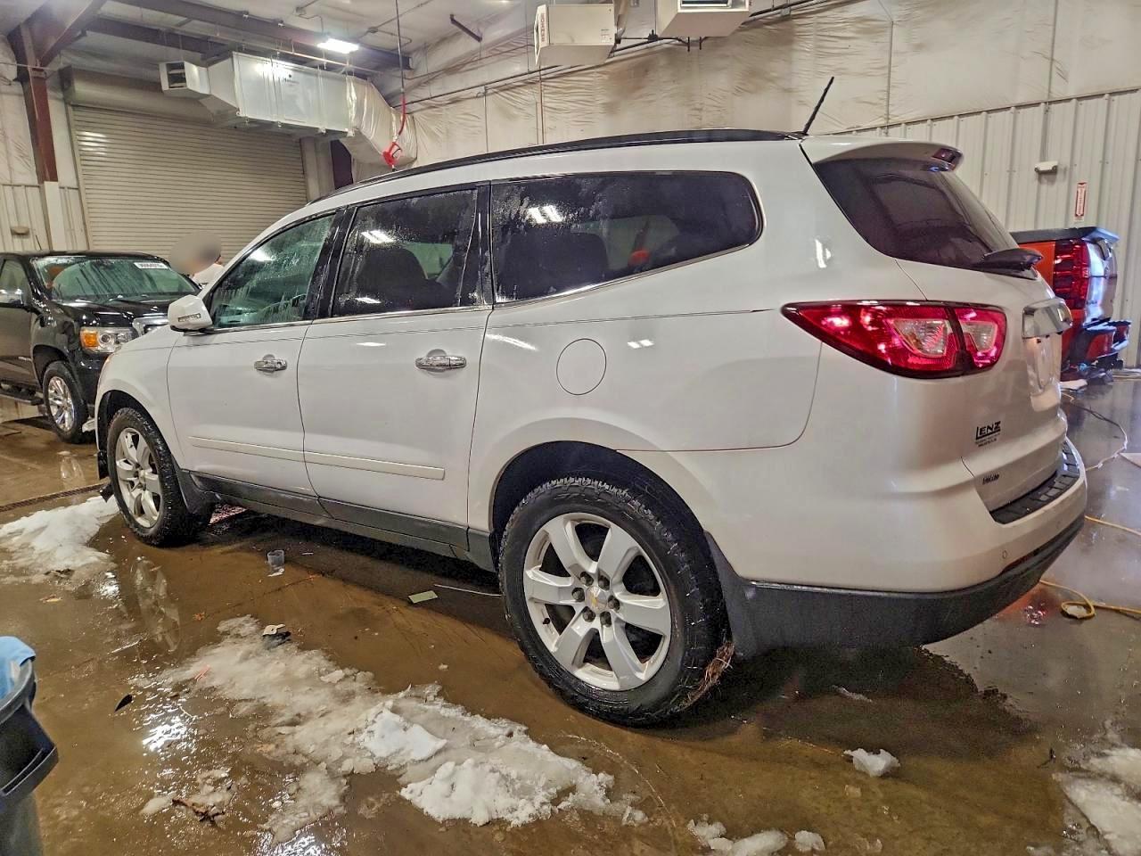 2016 Chevrolet Traverse Lt - Image 2