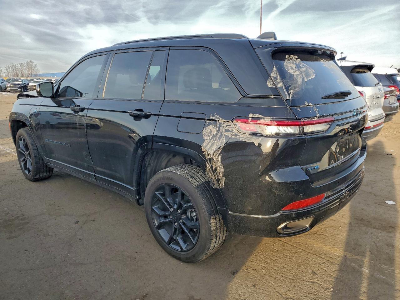 2025 Jeep Grand Cherokee 4Xe - Image 2