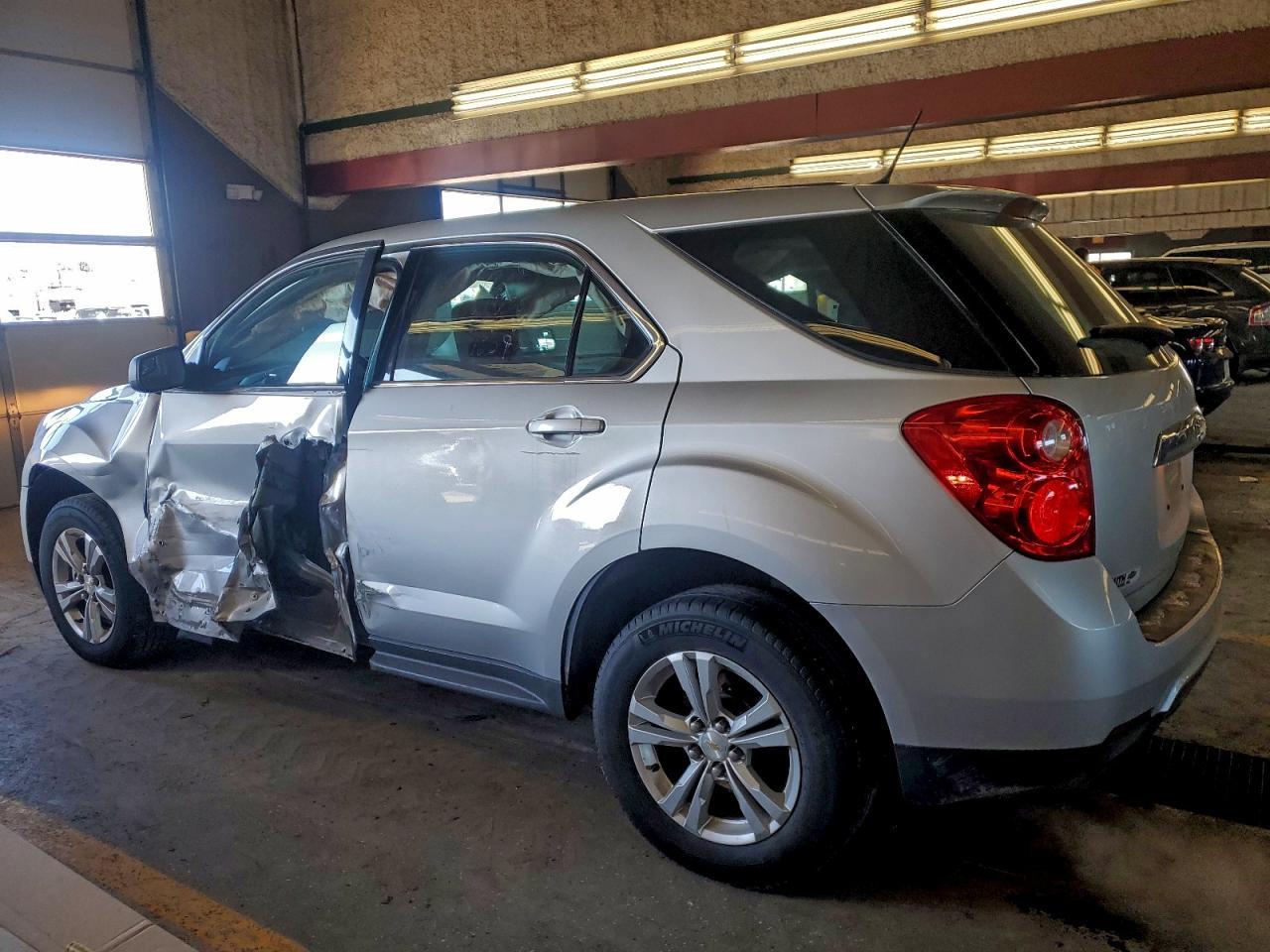 2014 Chevrolet Equinox Ls - Image 2