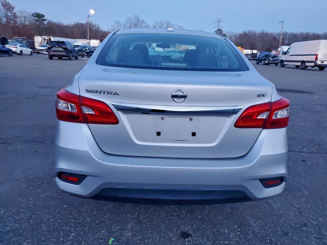 2018 Nissan Sentra S - Фото 6
