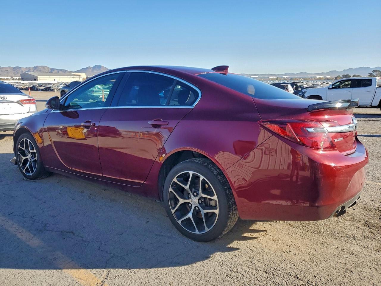 2017 Buick Regal Sport Touring - Фото 2