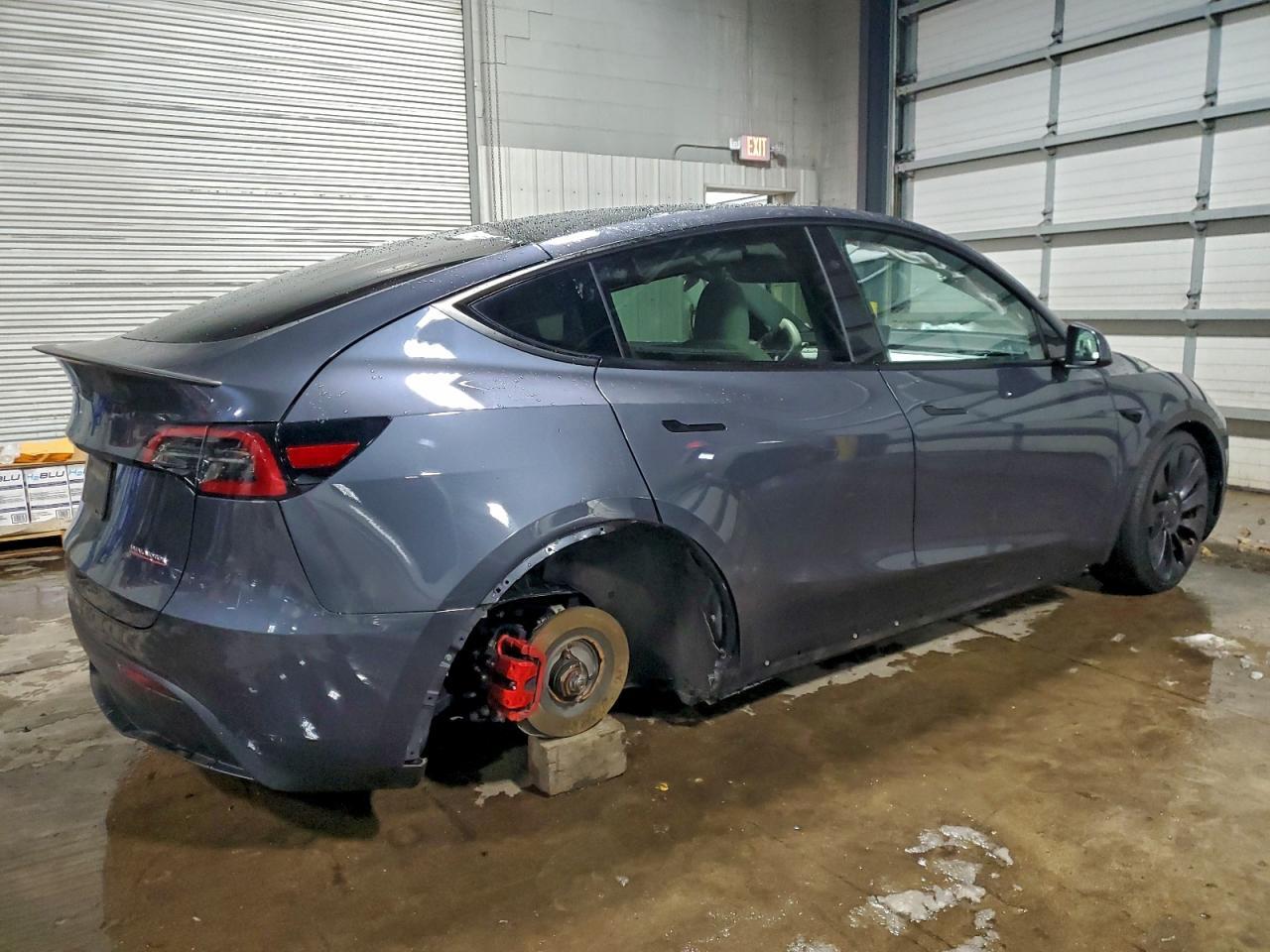 2023 Tesla Model Y - Фото 3
