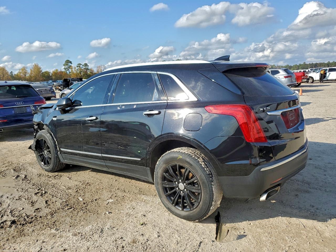 2018 Cadillac Xt5 - Image 2
