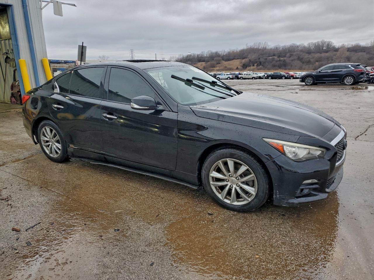 2017 Infiniti Q50 Premium - Image 4