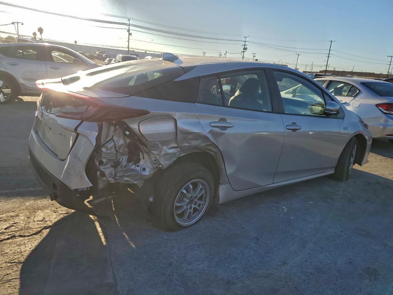 2022 Toyota Prius Prime Le - Фото 3