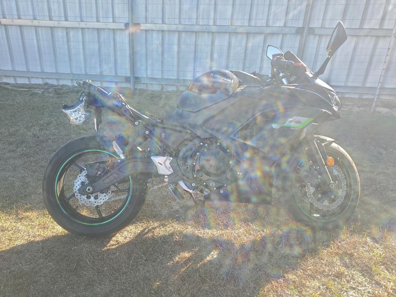 2025 Kawasaki Ex650 R - Фото 3