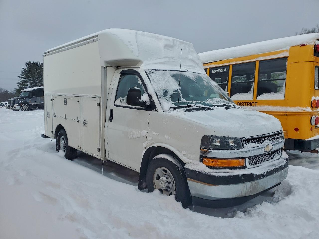 2018 Chevrolet Express G3500 - Image 4