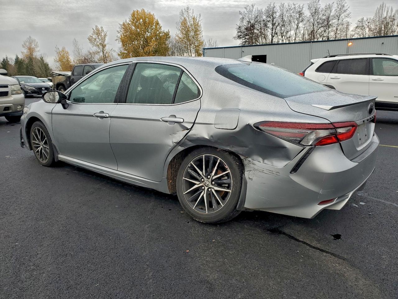2023 Toyota Camry - Фото 2