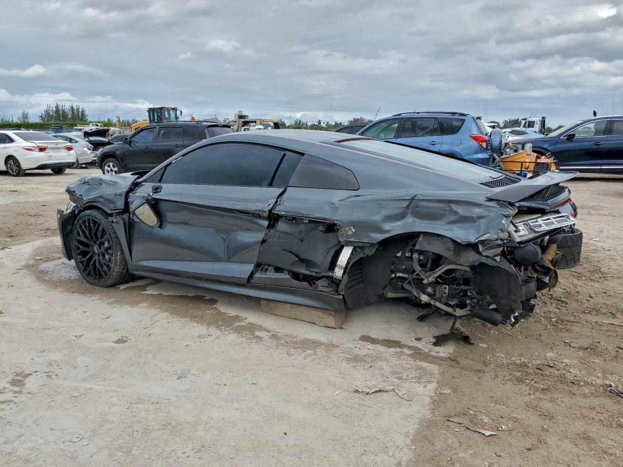 2017 Audi R8 5.2 Plus Quattro - Фото 2