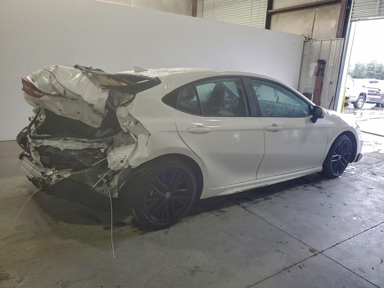 2025 Toyota Camry Se - Image 3