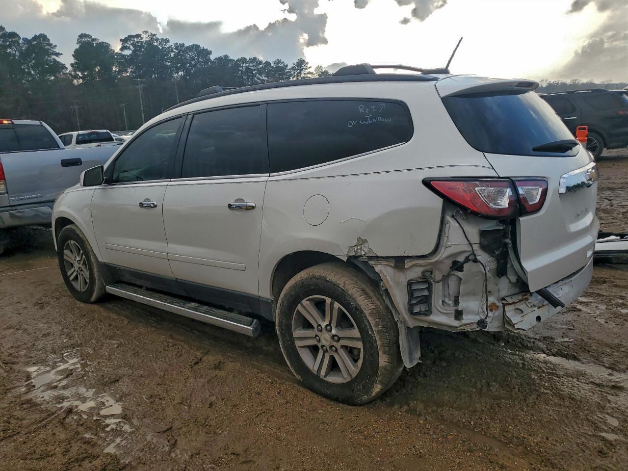 2017 Chevrolet Traverse Lt - Image 2