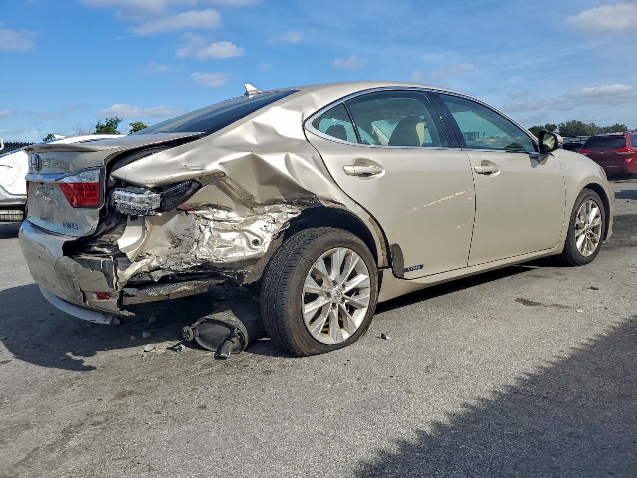 2013 Lexus Es 300H - Фото 3