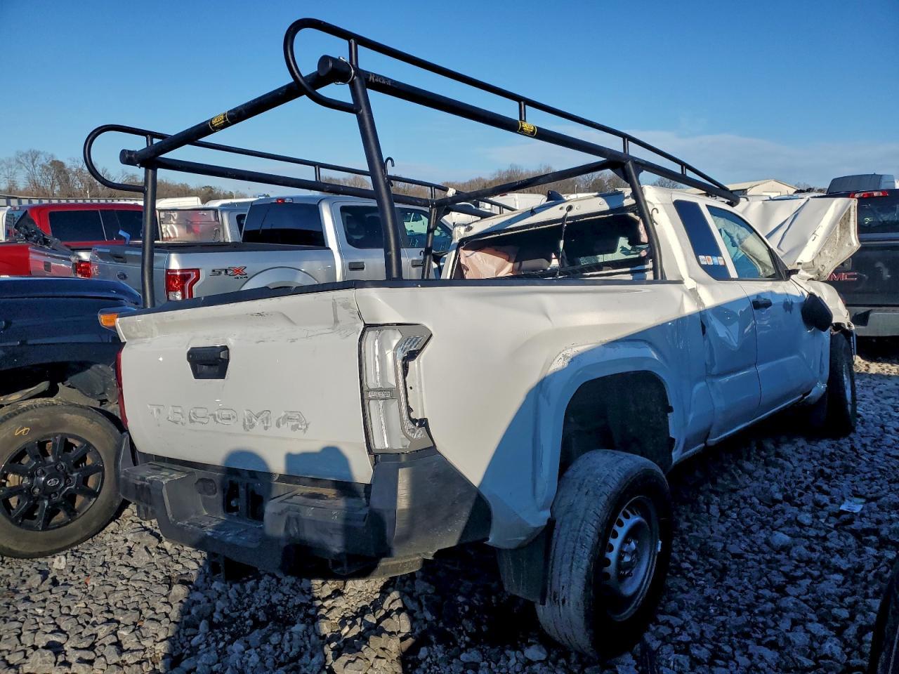 2024 Toyota Tacoma Xtracab - Image 3