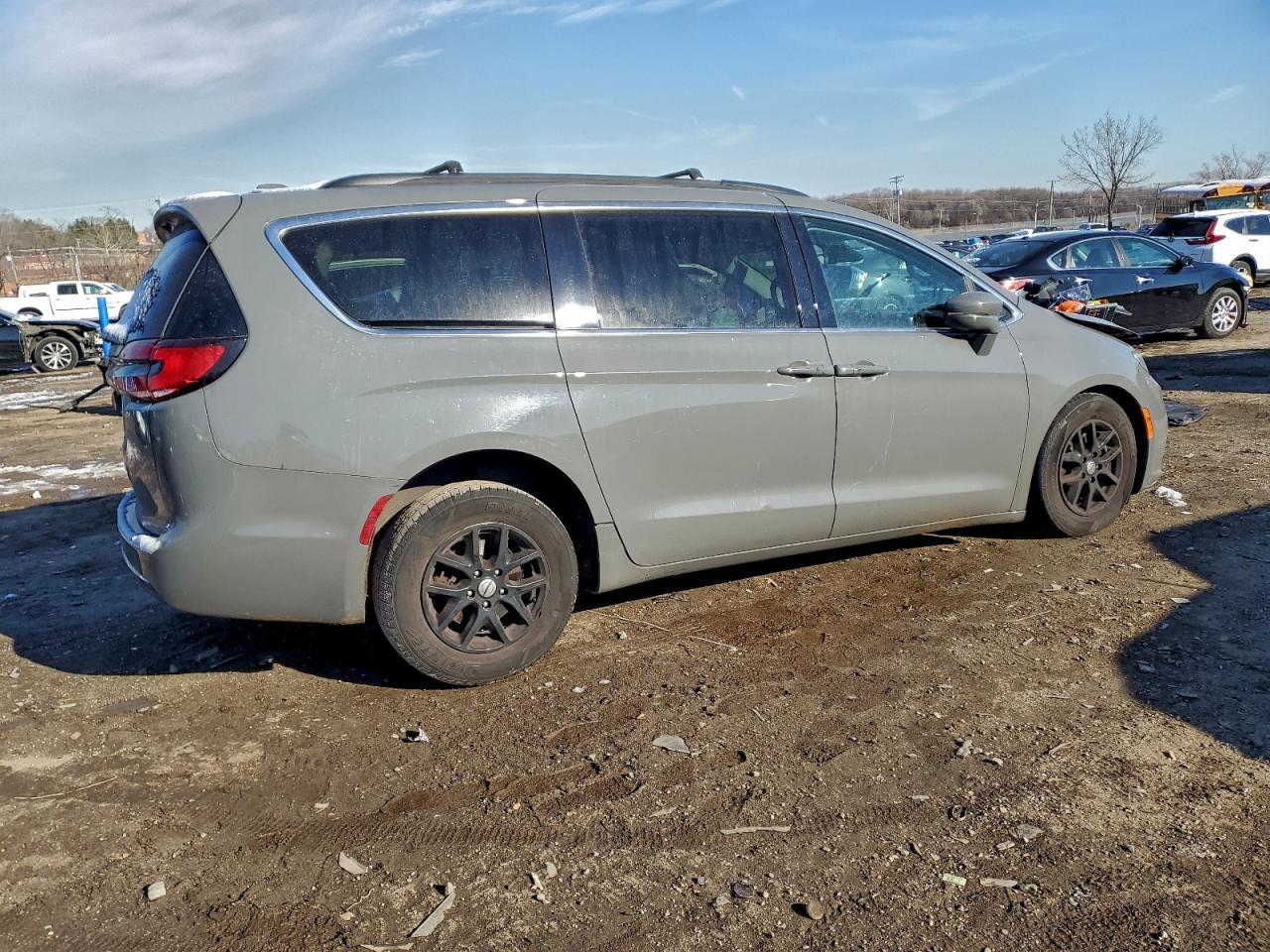 2022 Chrysler Pacifica Touring L - Image 3