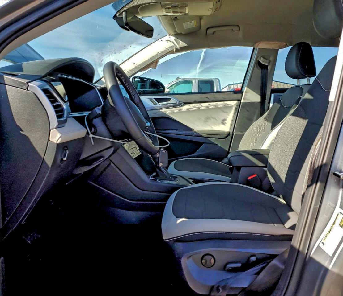 2025 Volkswagen Taos Se - Image 7