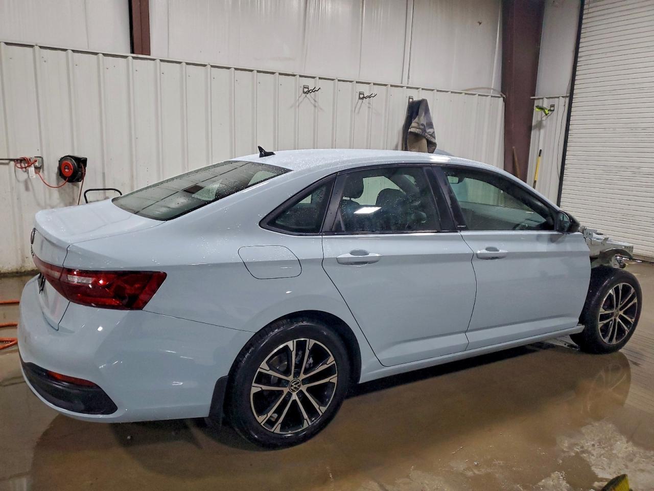 2025 Volkswagen Jetta Sport - Фото 3