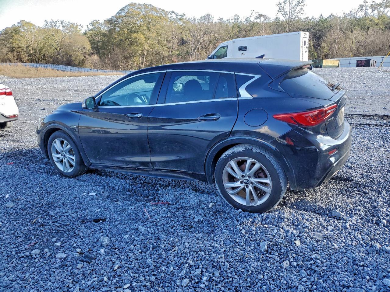 2017 Infiniti Qx30 Base - Image 2