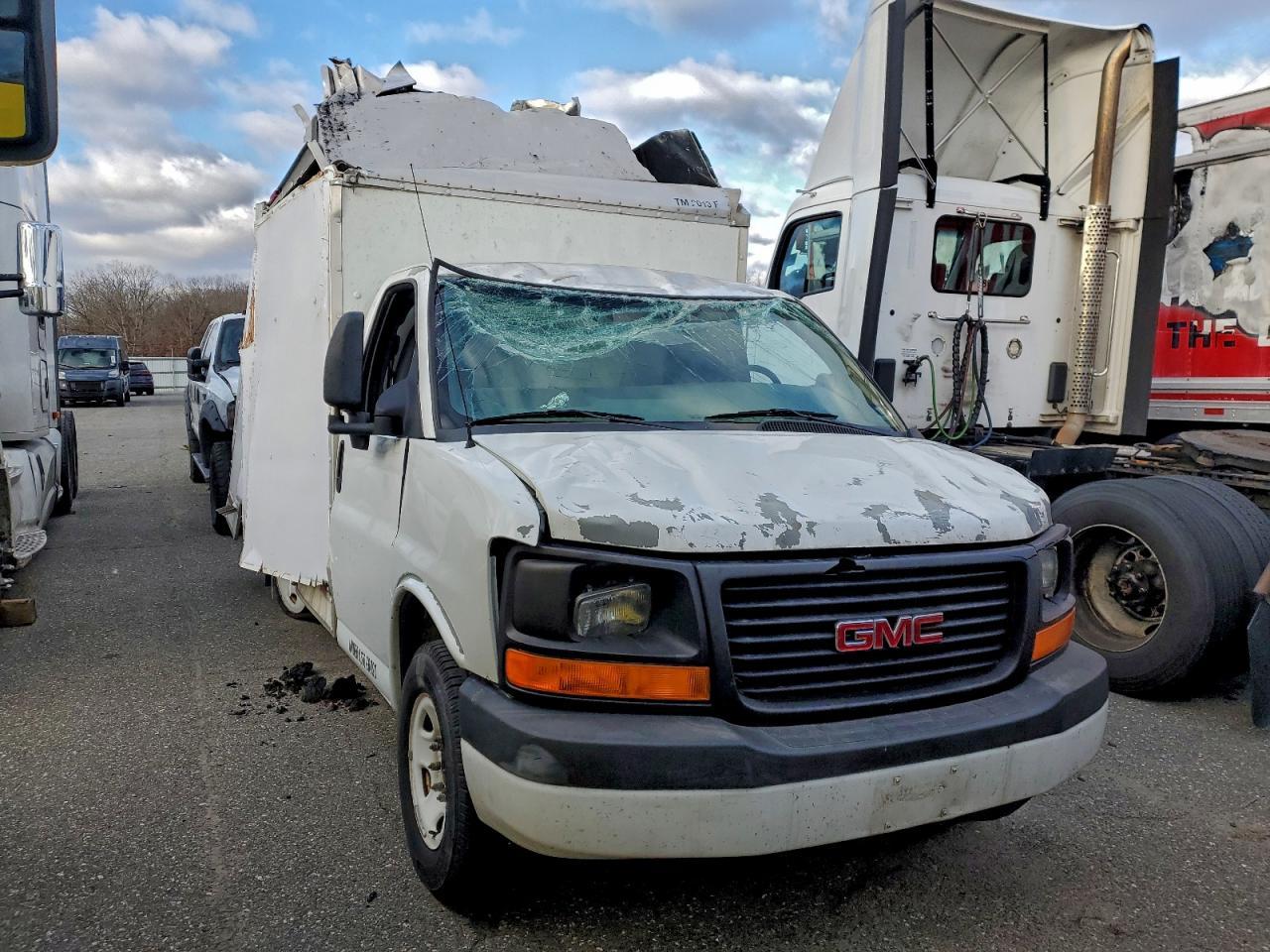 2012 GMC Savana Cutaway G3500 - Фото 4