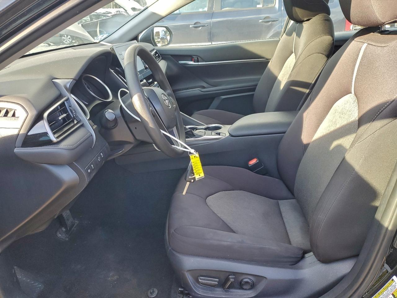 2021 Toyota Camry Le - Фото 7