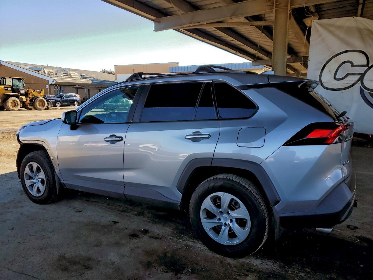 2020 Toyota Rav4 Le - Фото 2