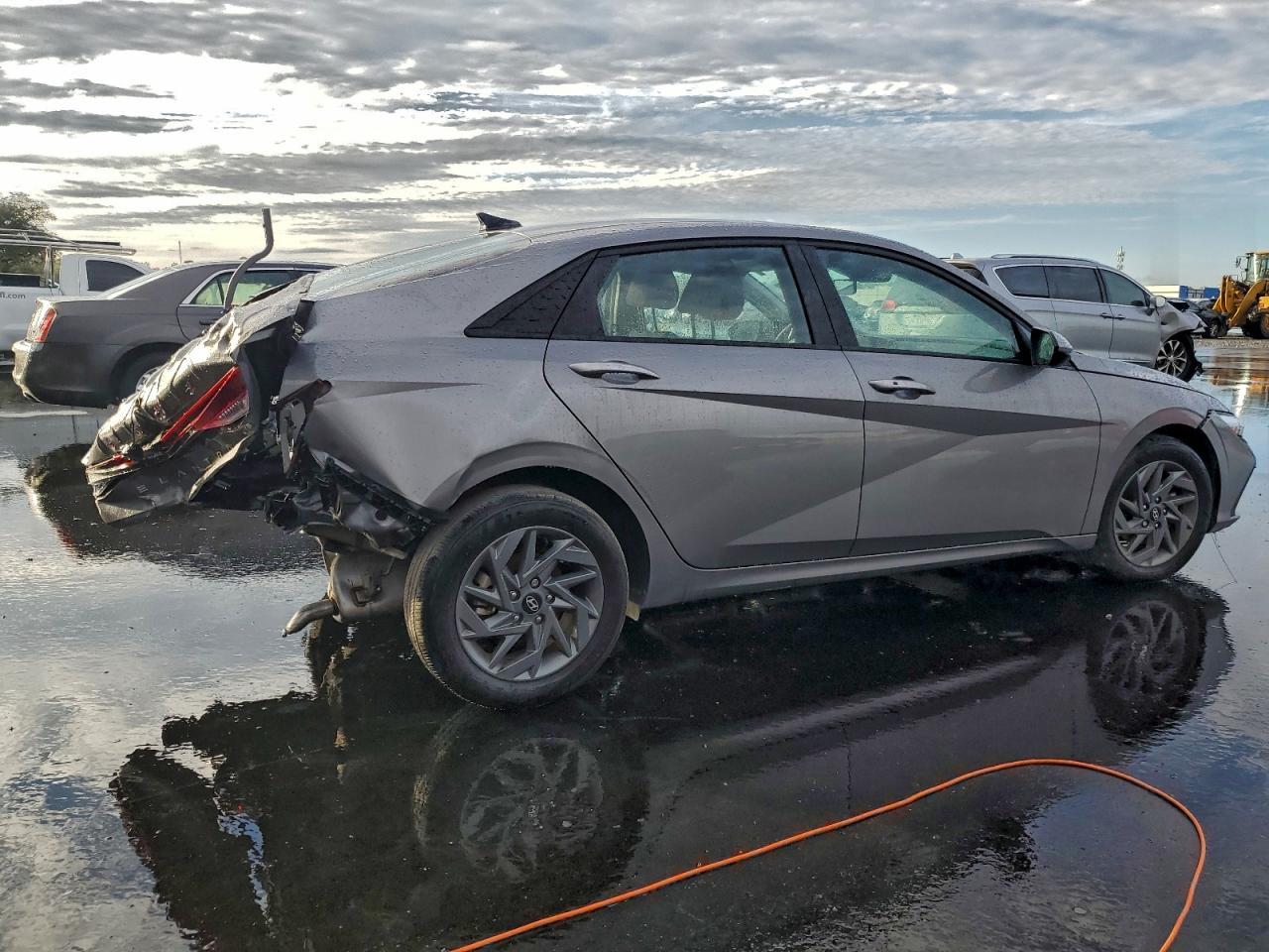 2024 Hyundai Elantra Sel - Image 3