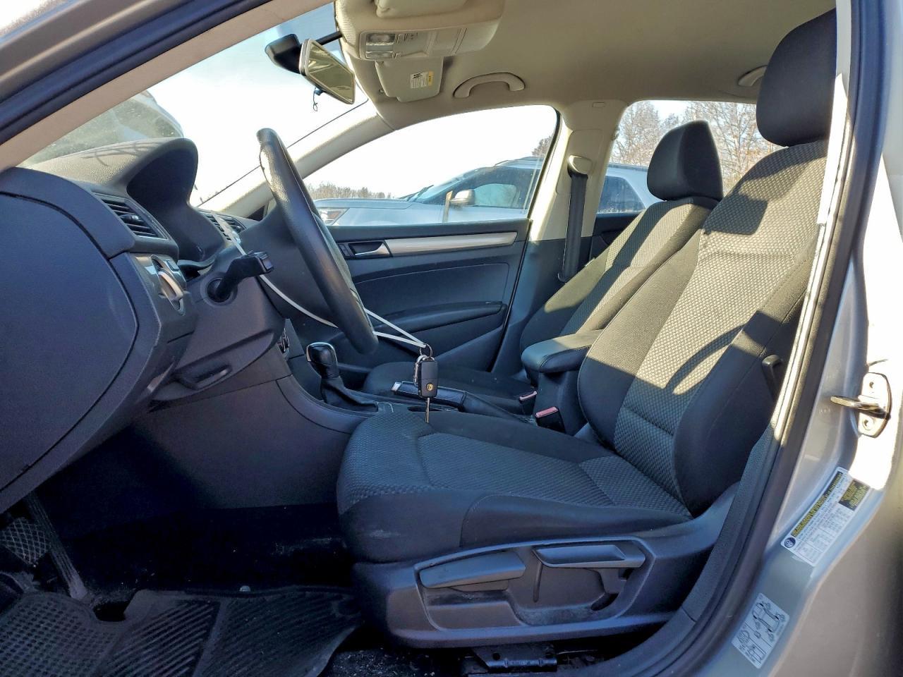 2014 Volkswagen Passat S - Image 7