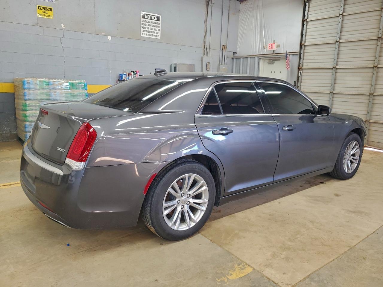 2018 Chrysler 300 Touring - Image 3