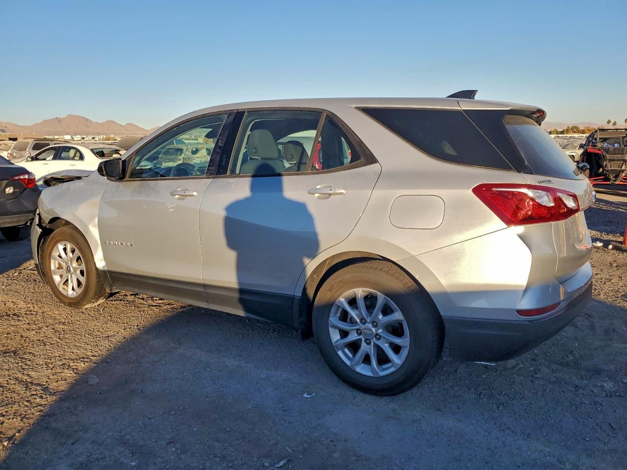 2019 Chevrolet Equinox Ls - Фото 2