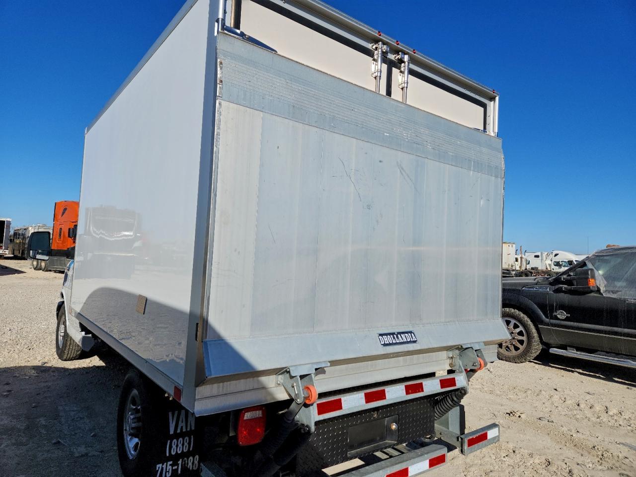 2023 Chevrolet Express Refrigerated Delivery Truck - Фото 2