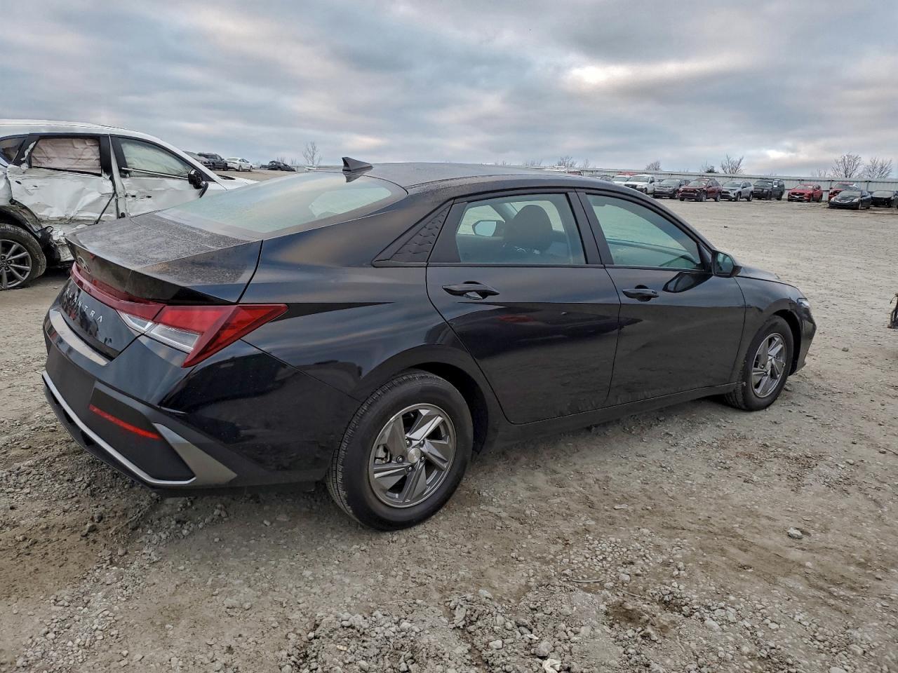 2024 Hyundai Elantra Se - Фото 3