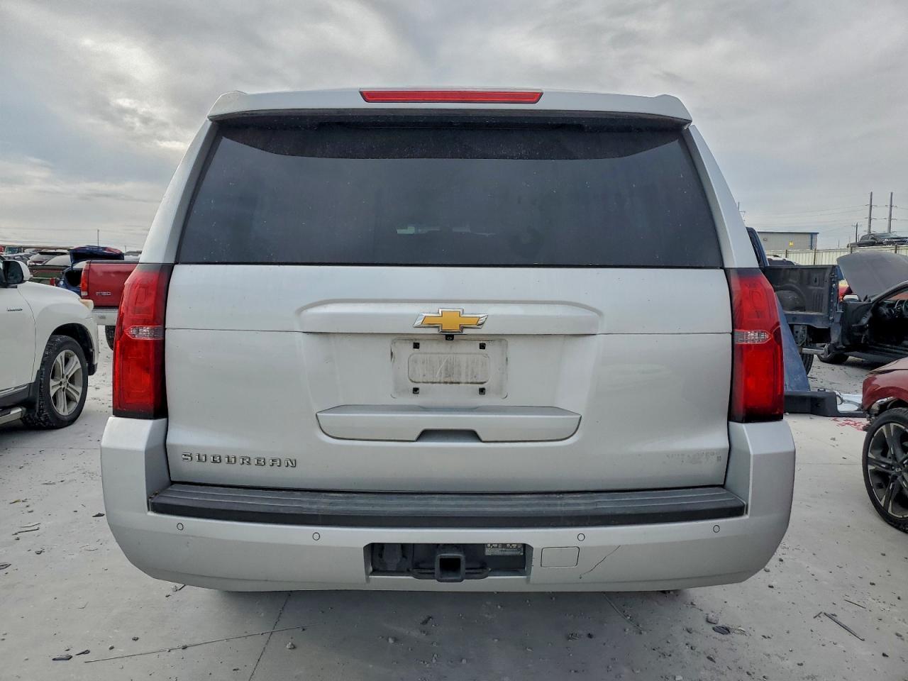 2016 Chevrolet Suburban C1500 Ls - Фото 6