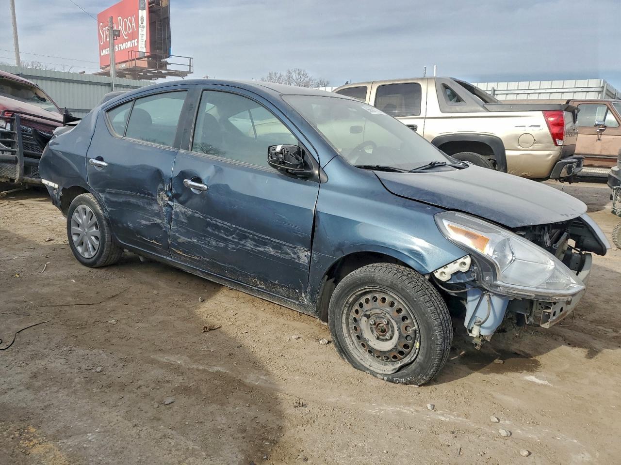 2016 Nissan Versa S - Фото 4