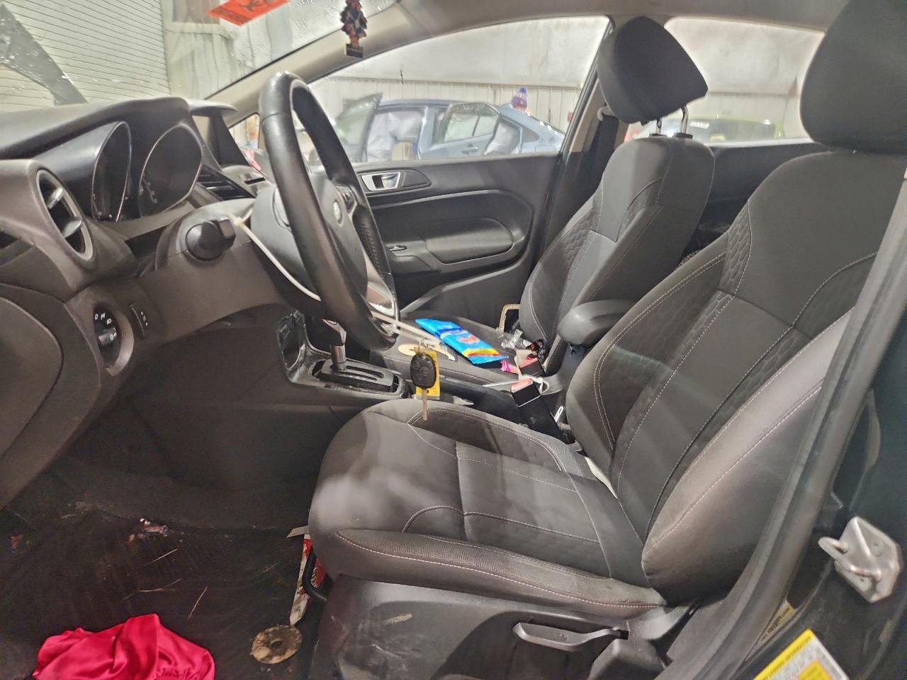 2014 Ford Fiesta Se - Фото 7