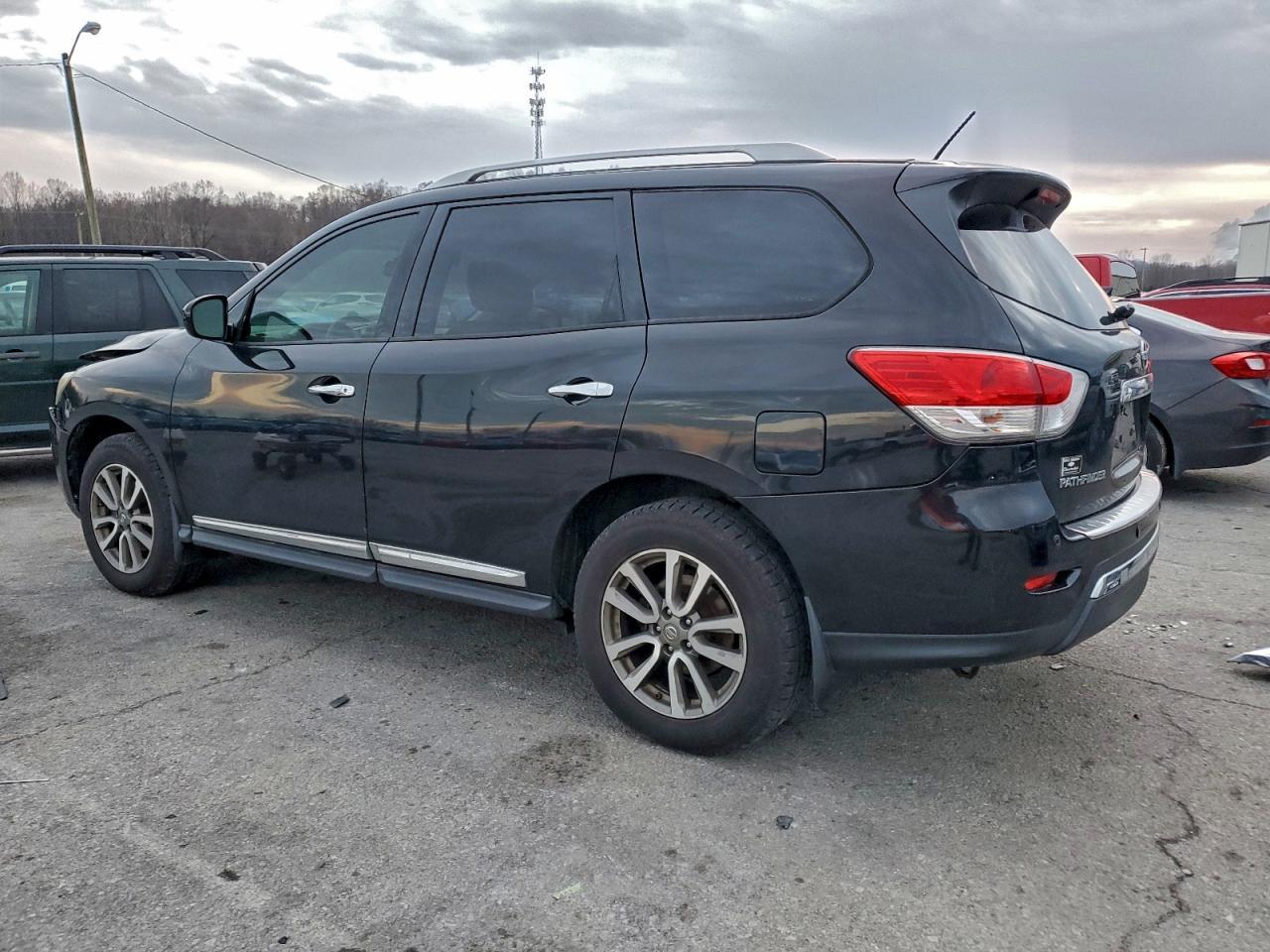 2015 Nissan Pathfinder S - Фото 2