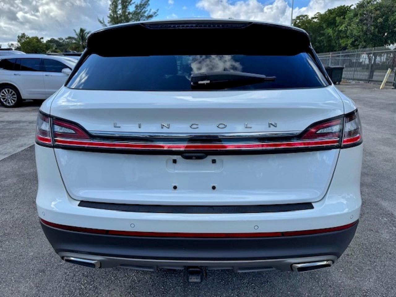 2021 Lincoln Nautilus Reserve - Image 6