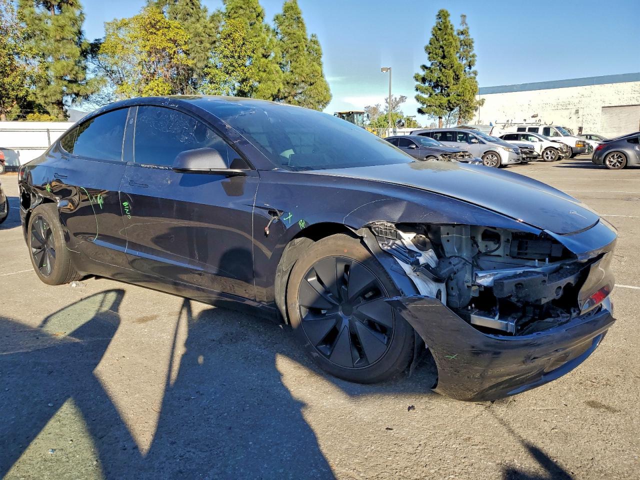 2025 Tesla Model 3 - Фото 4