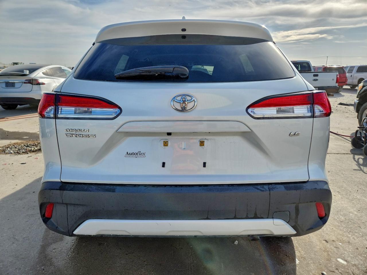 2023 Toyota Corolla Cross Le - Image 6