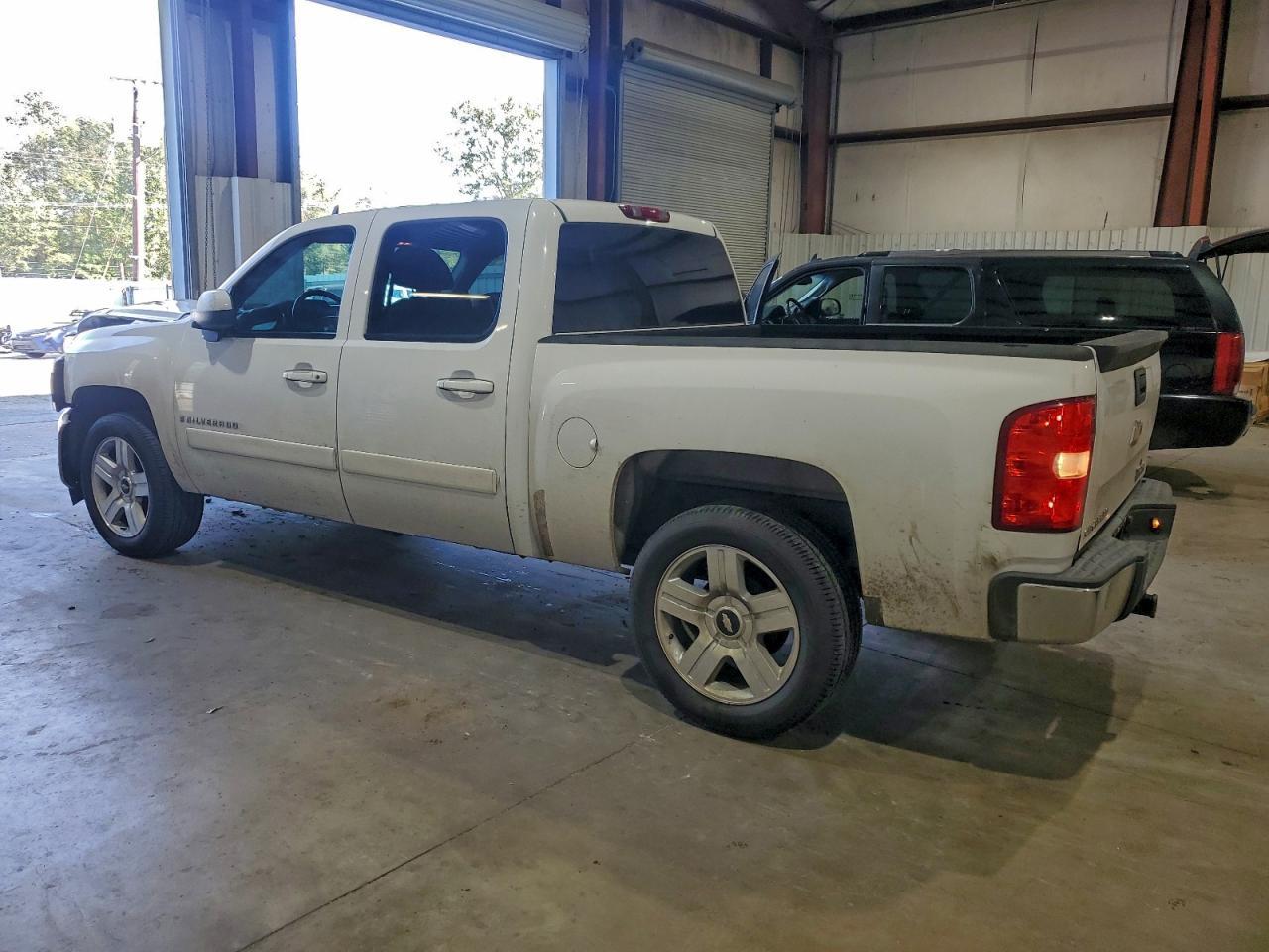 2008 Chevrolet Silverado C1500 - Фото 2