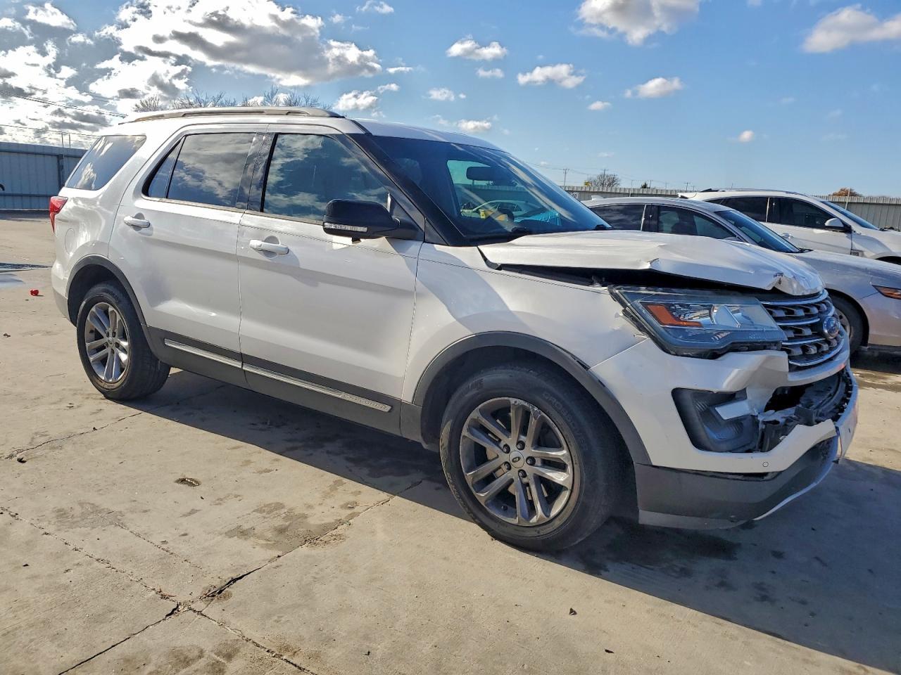 2016 Ford Explorer Xlt - Image 4
