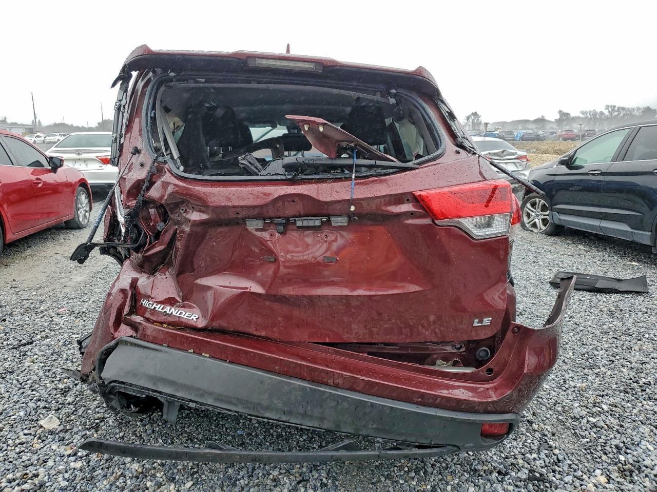 2018 Toyota Highlander Le Plus - Image 6