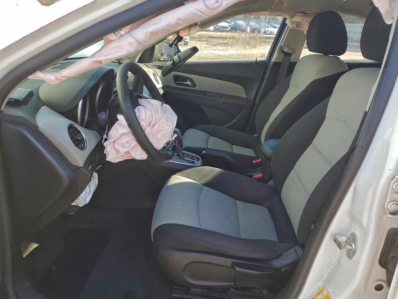 2015 Chevrolet Cruze Ls - Image 7