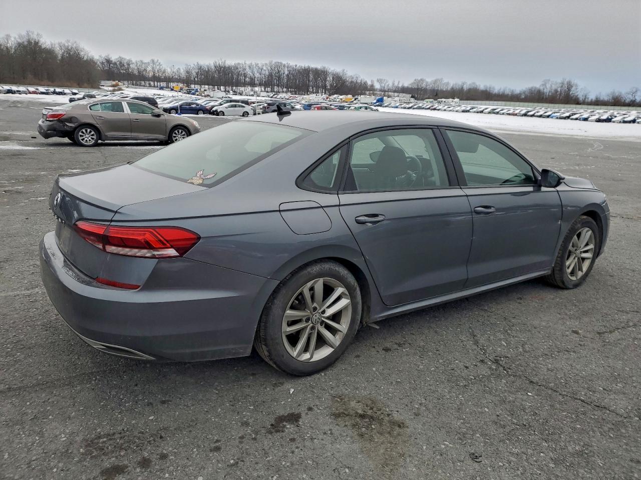 2021 Volkswagen Passat S - Фото 3