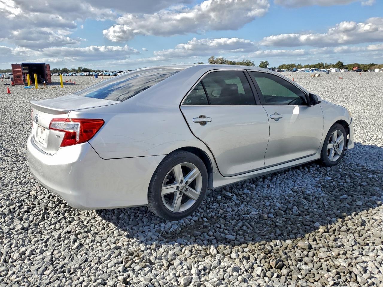 2014 Toyota Camry L - Фото 3