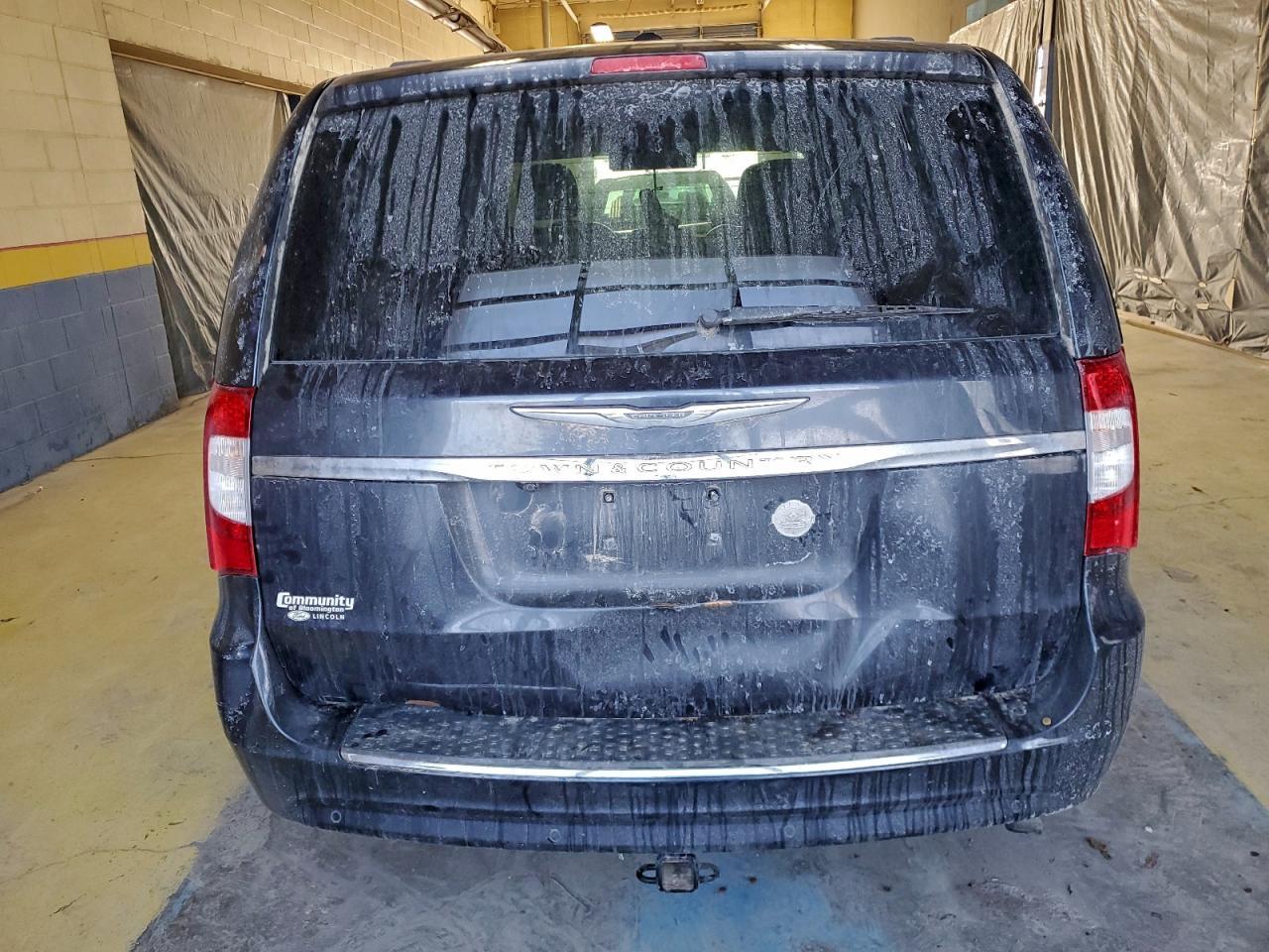 2014 Chrysler Town & Country Touring L - Image 6